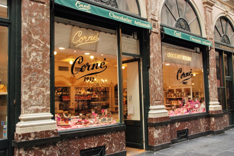 chocolaterie-ST MARTIN D ENTRAUNES-min_chocolate_chocolaterie_shop_luxury_chic_gallery_brussels_belgium-558146