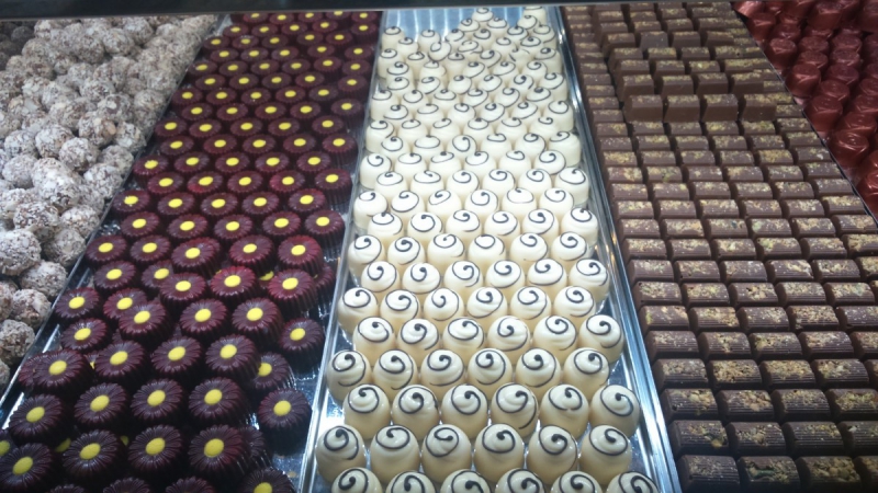 chocolaterie-ST MARTIN D ENTRAUNES-min_chocolates_milk_chocolate_white_chocolate_truffles_candy_food_treat_cacao-1213769